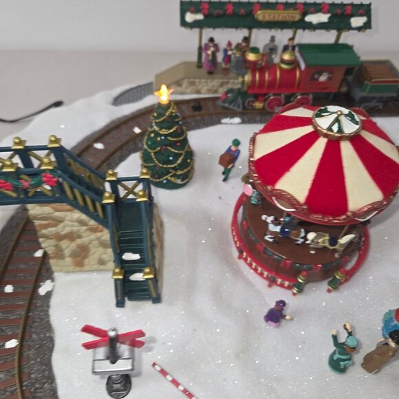 Vintage Mr. Christmas Train Set “Going Home for the Holidays” Working - Picture 3 of 13